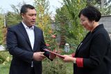 Семья Садыра Жапарова передала права собственности на жилой дом