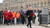 Владимир Путин возложил цветы к памятнику Минину и Пожарскому