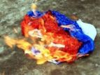 В Грузии сожгли флаг России