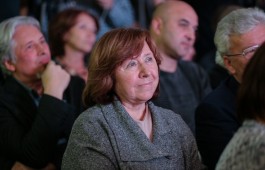 Лукашенко рад за Алексиевич, несмотря на ее оппозиционные взгляды