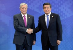 Президент Кыргызстана провел телефонный разговор с коллегой из Казахстана