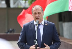 Депутат: с мест идут предложения о придании конституционного статуса Всебелорусскому народному собранию
