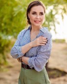Юлия Михалкова приняла участие в уборке мусора на берегу Волги в Саратове