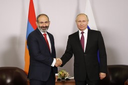 Владимир Путин провел телефонный разговор с Николом Пашиняном