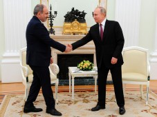 Владимир Путин провел телефонный разговор с Николом Пашиняном