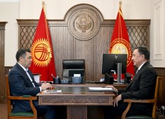 Президент Садыр Жапаров принял генерального секретаря ОТГ Кубанычбека Омуралиева