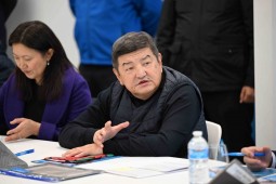 Акылбек Жапаров встретился с главой компании по производству строительных материалов