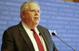 Посол США в России Джон Теффт принял участие в церемонии открытия фестиваля "Мост через океан"